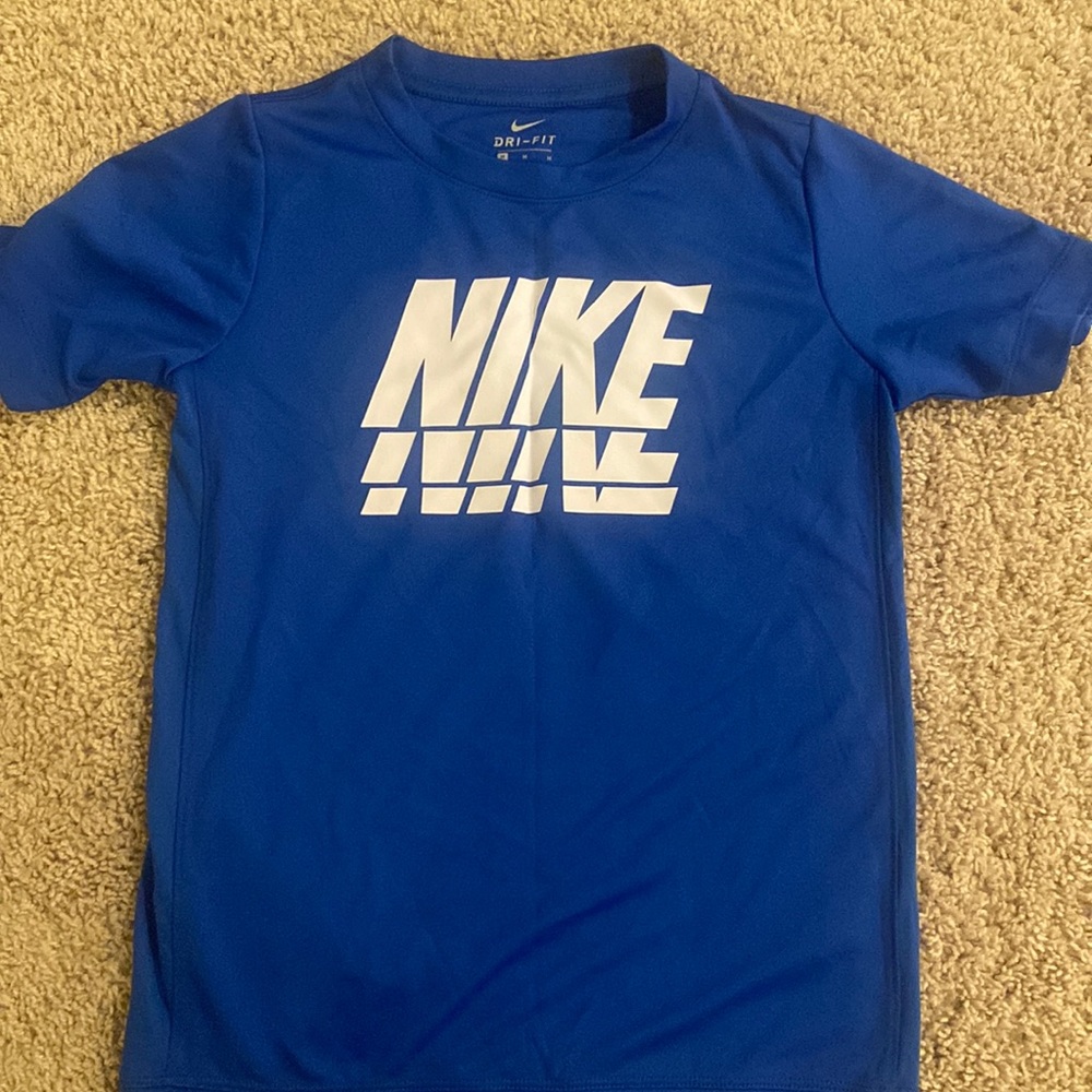 Big boys Nike tee